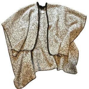 Tan and black poncho with a boho vibe #festivalvibes